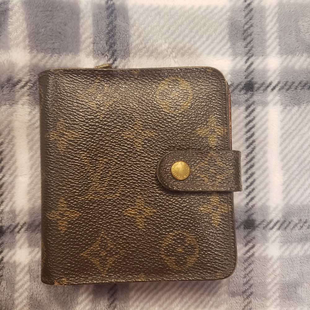 Vintage Louis Vuitton monogram Bifold zip wallet